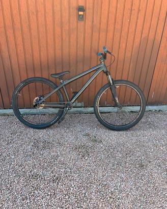 Bici dirt jump NS BIKES movement 3