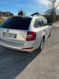 SKODA OCTAVIA 1.6 DSG