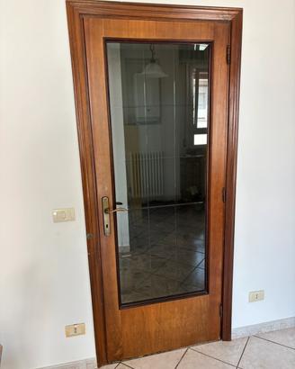 Porta in legno e vetro