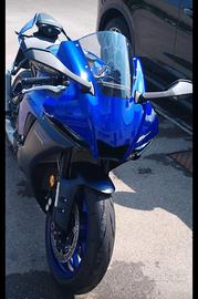 Yamaha R1 2023  2,500 KM solo interessati