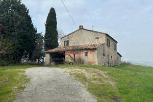 Terreno e casa indipendente a Sogliano