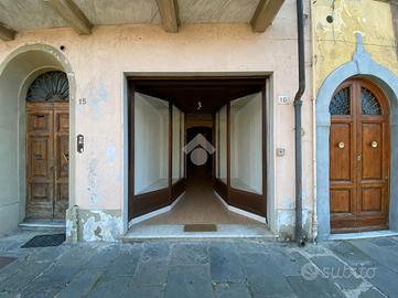 NEGOZIO A PISA