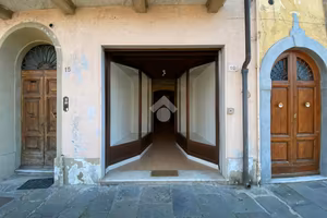 NEGOZIO A PISA