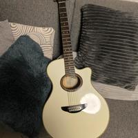 chitarra Yamaha apx6