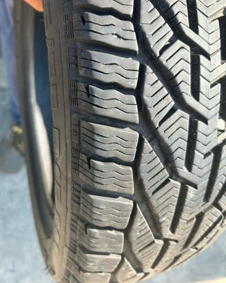 Pneumatici invernali 185/55R15 Taurus