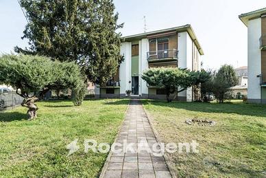 MEDE - TRILOCALE CON CANTINA E BOX