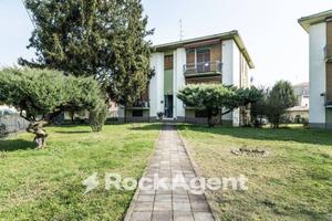 MEDE - TRILOCALE CON CANTINA E BOX