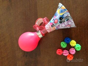 Trombetta e palline colorate per raggi bici
