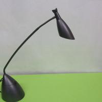 Lampada di design da scrivania o tavolo con solida