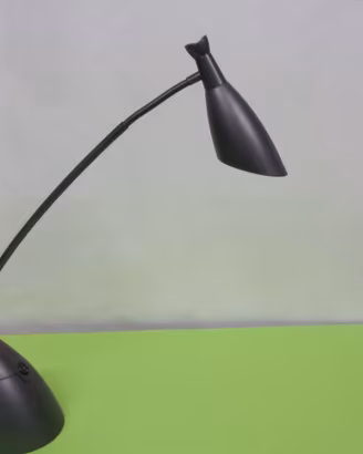Lampada di design da scrivania o tavolo con solida