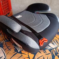 Seggiolino rialzo auto 22-36 kg