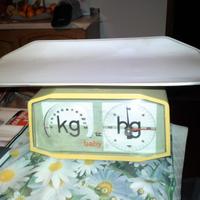 Vecchia bilancia neonati