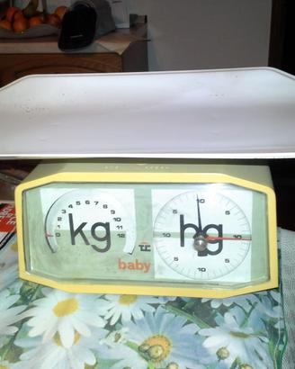 Vecchia bilancia neonati