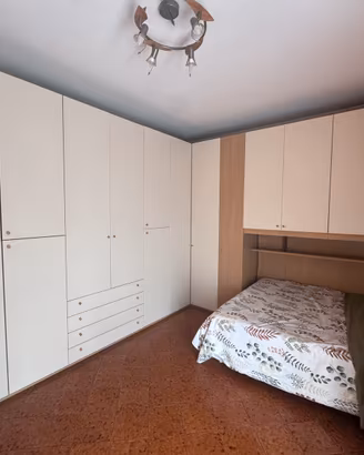 2 ampi armadi in legno massello top qualità Milano