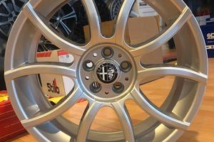 Kit 4 cerchi MOMO 18 Alfa Romeo 147 156 164 GTV