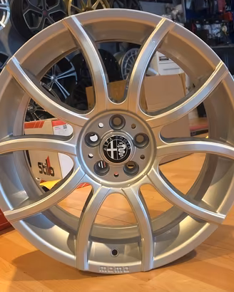 Kit 4 cerchi MOMO 18 Alfa Romeo 147 156 164 GTV