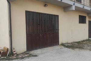 Locale artigianale o autorimessa