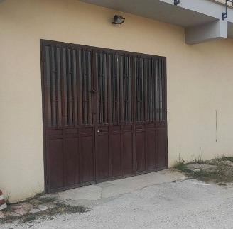 Locale artigianale o autorimessa