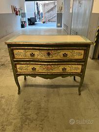 Credenza decorata