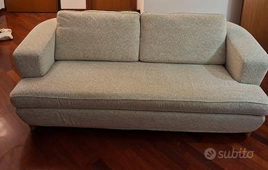 Divano a tre posti