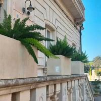 Pile e fioriere in pietra leccese