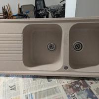 Lavandino con doppio lavabo e sgocciolatoio
