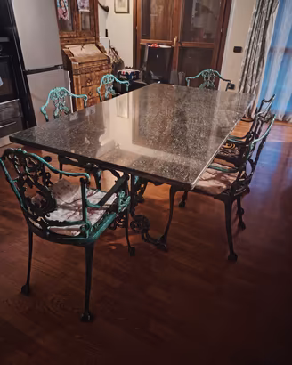 Tavolo in marmo e ferro battuto piu 6 sedie