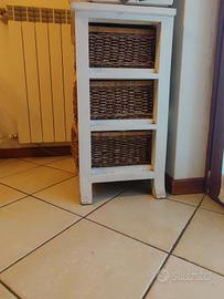 Mobile multiuso bianco con cassetti in paglia 