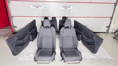 Interno completo Toyota Corolla SW Hatchback