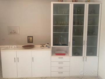 Mobile soggoorno colore bianco con vetrina