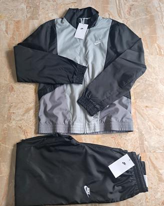 Tuta Sportiva Nike da uomo taglia Xs nuova !