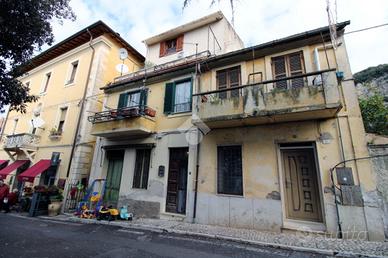 4 LOCALI A POGGIO CATINO