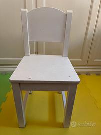 Set Ikea tavolino e tre sedie per bambini