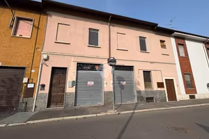 NEGOZIO A LEGNANO