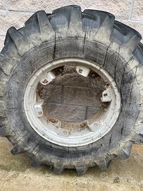 Gomma con cerchio trattore