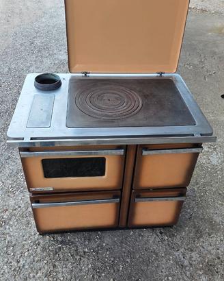 Cucina stufa a legna