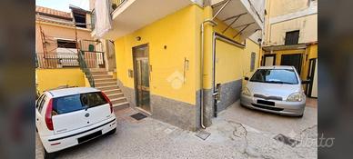MONOLOCALE A CAVA DE' TIRRENI