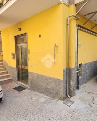 MONOLOCALE A CAVA DE' TIRRENI