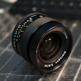 Contax Carl Zeiss Distagon T* 28mm f/2.8