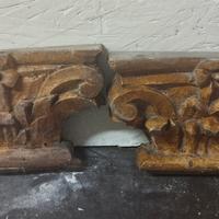 Capitelli lignei dipinti antichi
