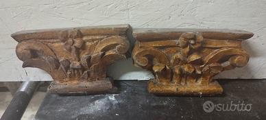 Capitelli lignei dipinti antichi