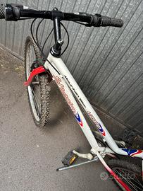Mountain bike shadow 4000 26” cambio shimano