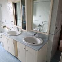 mobile bagno, completo di lavabi e specchi