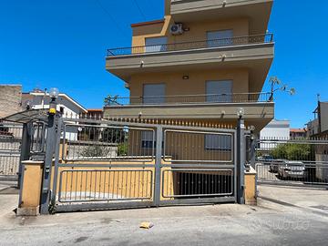 Via Villagrazia: deposito carrabile di 426 mq