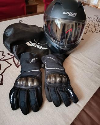 Casco Nolan e guanti Lexin da moto donna