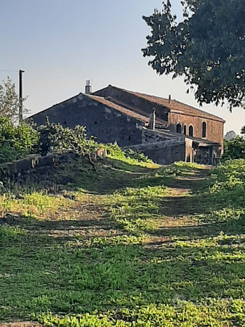 Rustico con terreno agricolo