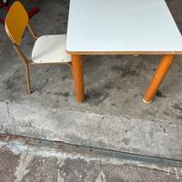 Tavolino per bambini con sedia