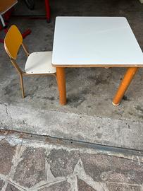 Tavolino per bambini con sedia