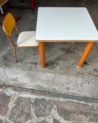 Tavolino per bambini con sedia