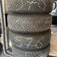 4 cerchi con gomme antineve